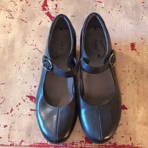 Abeo Bio System Mary Jane style shoes.